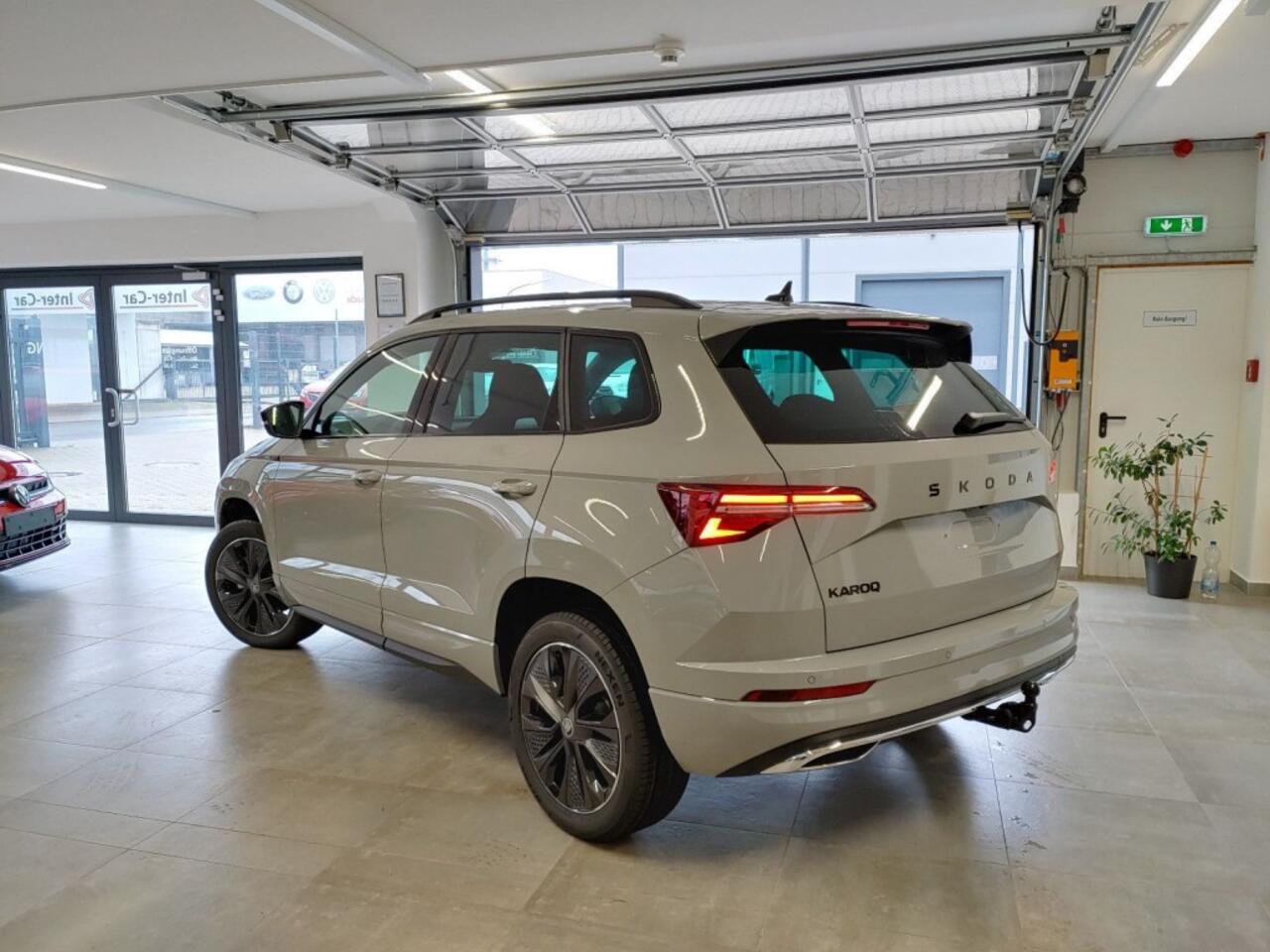 Skoda Karoq 1.5 TSI DSG SPORTLINE TREKHAAK/CAMERA/CARPLAY/ACC/STOELVERW/E-KLEP