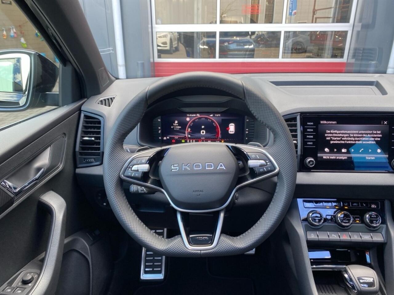Skoda Karoq 1.5 TSI DSG SPORTLINE PANO-DAK/TREKHAAK/CAMERA/CARPLAY/ACC/STOELVERW