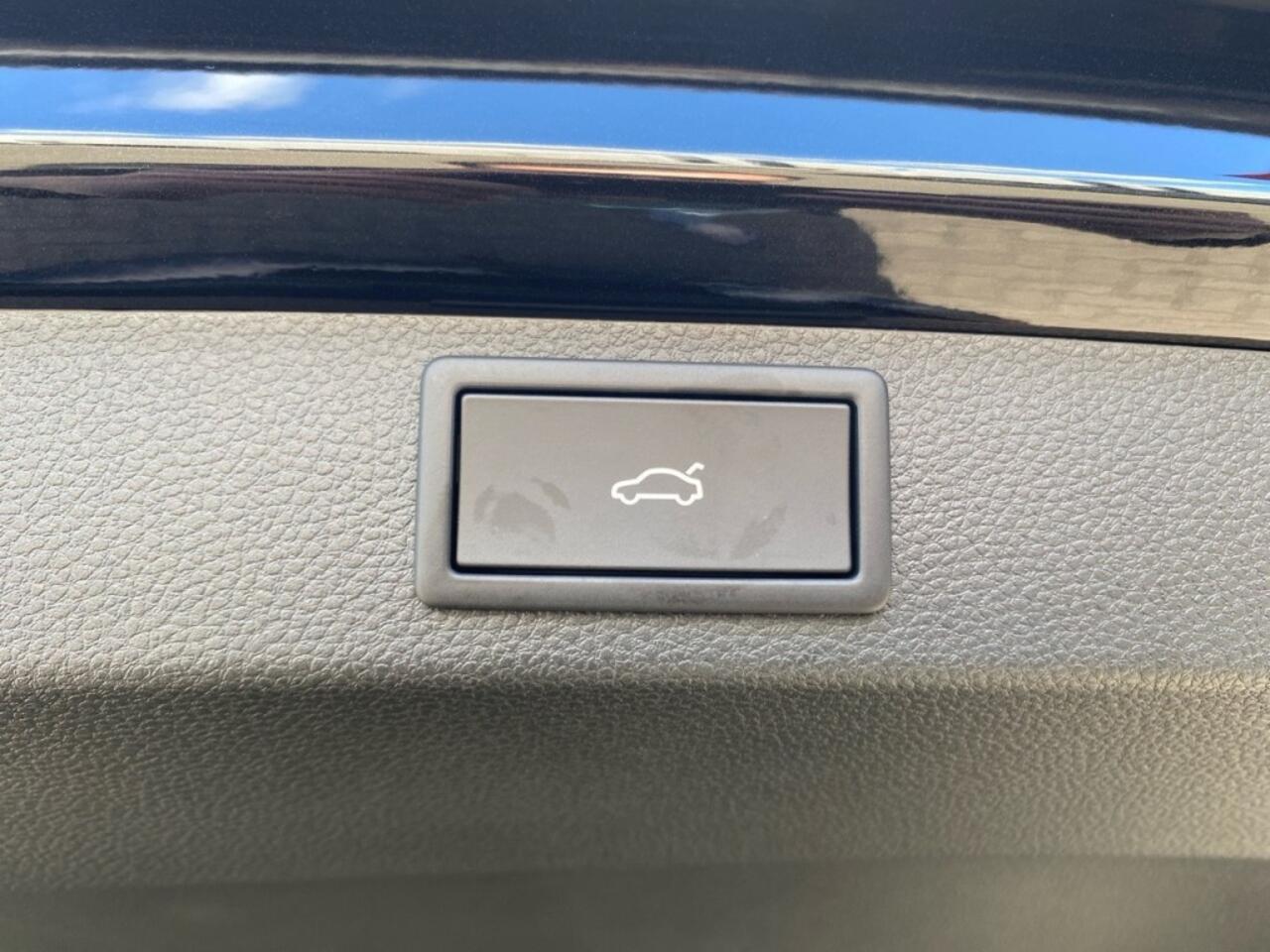 Skoda Karoq 1.5 TSI DSG SPORTLINE PANO-DAK/TREKHAAK/CAMERA/CARPLAY/ACC/STOELVERW