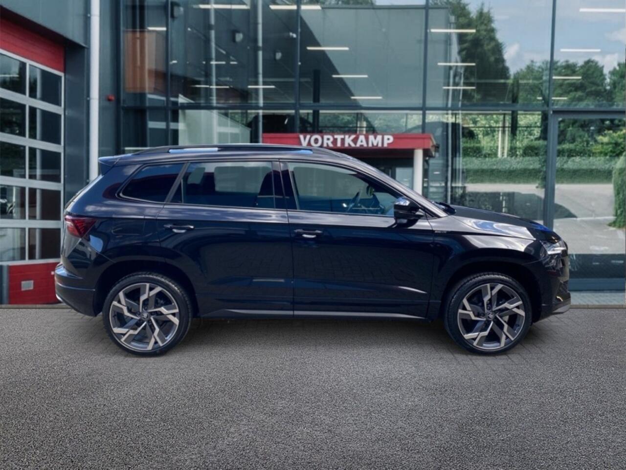Skoda Karoq 1.5 TSI DSG SPORTLINE PANO-DAK/TREKHAAK/CAMERA/CARPLAY/ACC/STOELVERW