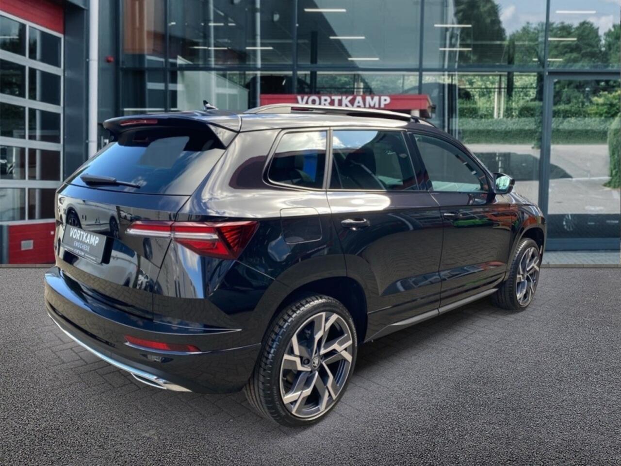 Skoda Karoq 1.5 TSI DSG SPORTLINE PANO-DAK/TREKHAAK/CAMERA/CARPLAY/ACC/STOELVERW