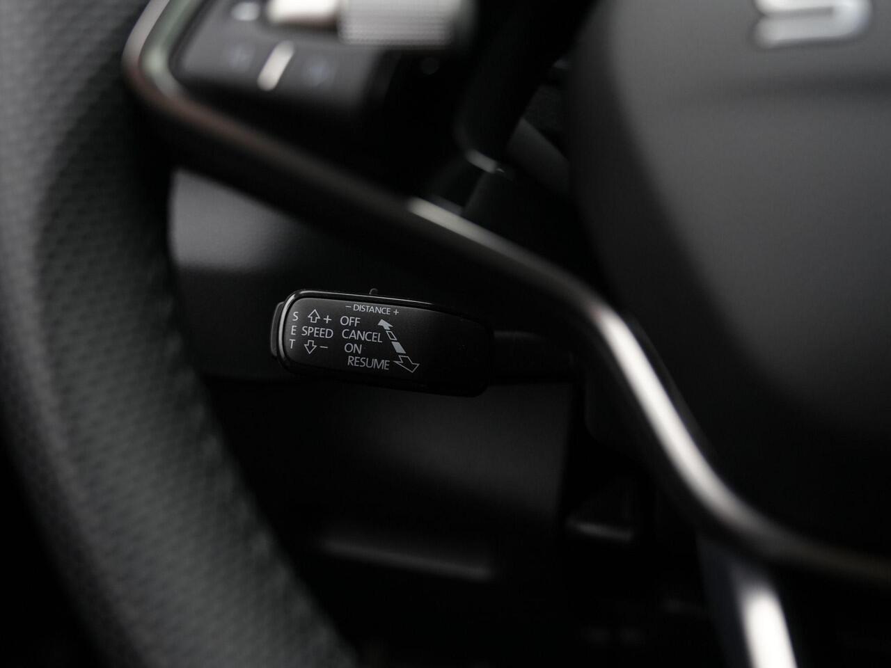 Skoda Karoq 1.5 TSI ACT 150 pk DSG Sportline Business | Canton | Stuur-/stoelverwarming | Achteruitrijcamera | Navigatie | Adaptive Cruise