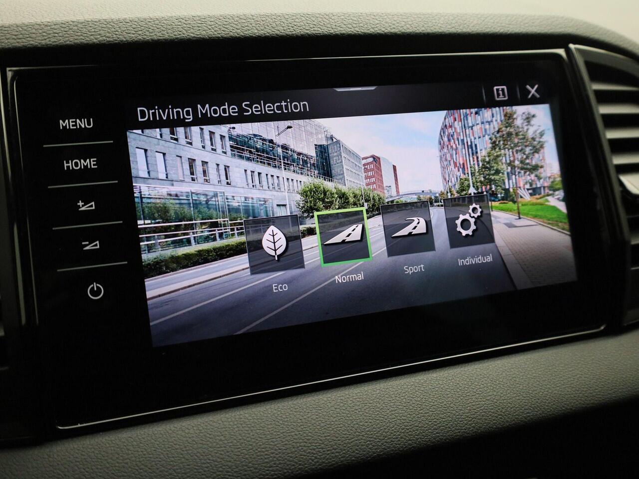 Skoda Karoq 1.5TSI/150PK ACT Sportline DSG · Navigatie · Trekhaak · Apple/Android Car Play · Camera · Garantie tot maart 2029 of 60000km.