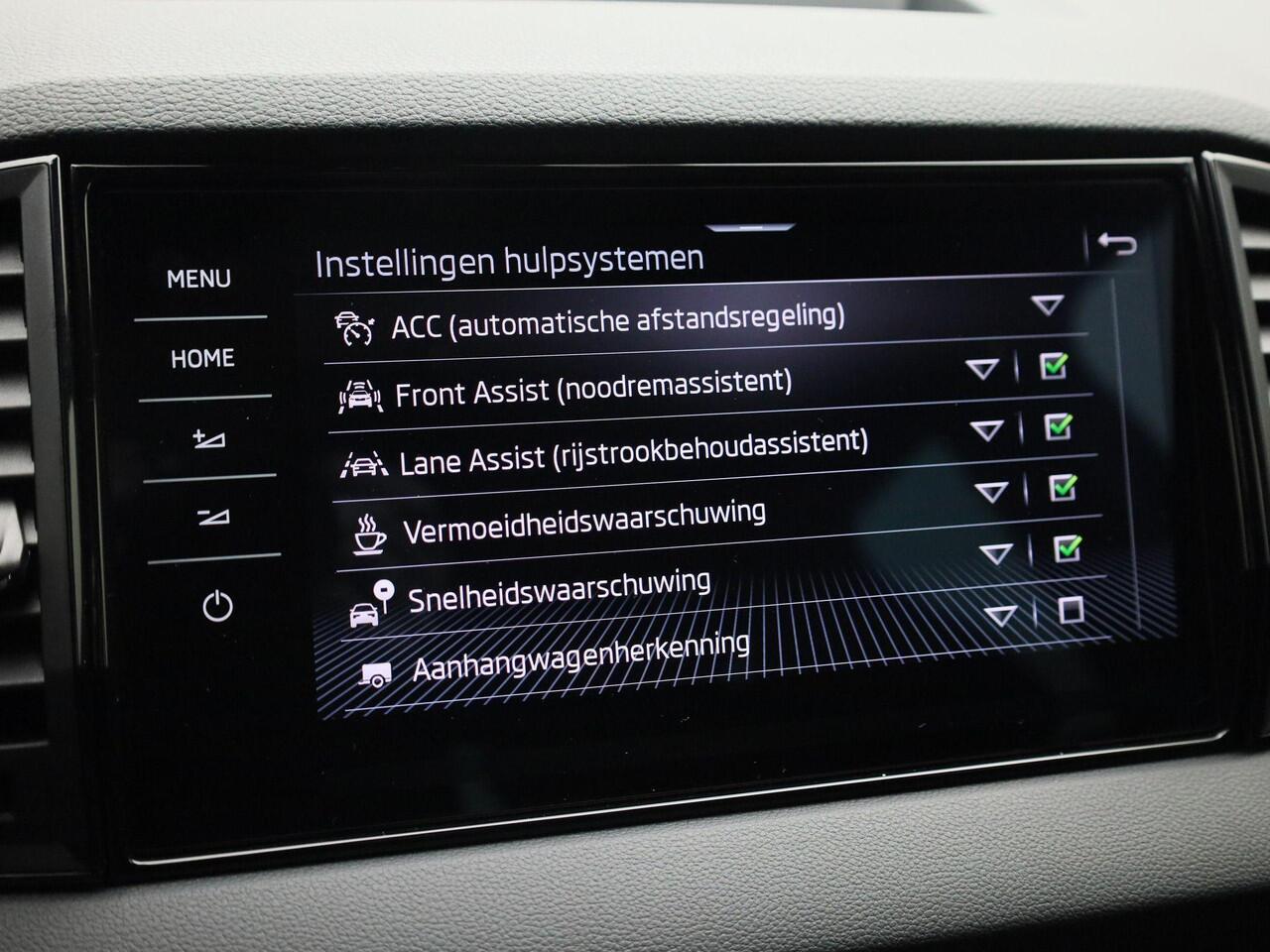 Skoda Karoq 1.5TSI/150PK ACT Sportline DSG · Navigatie · Trekhaak · Apple/Android Car Play · Camera · Garantie tot maart 2029 of 60000km.