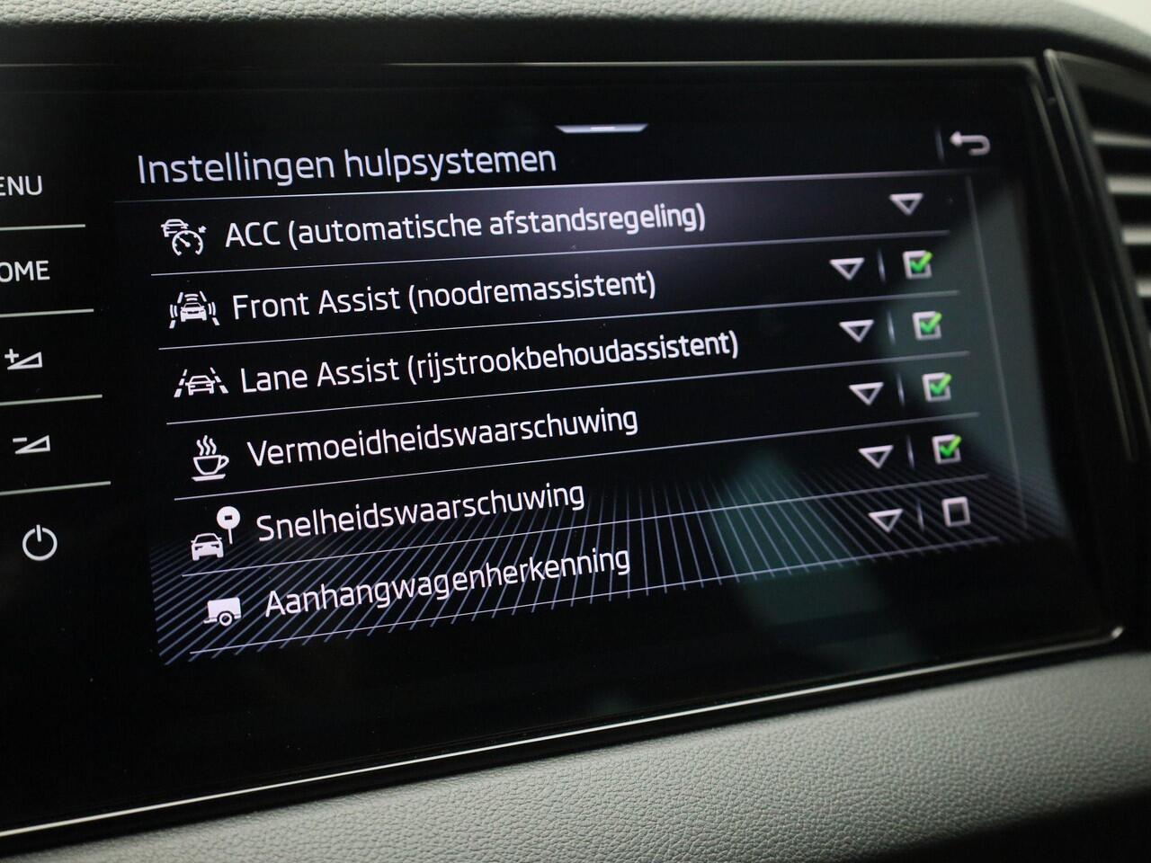 Skoda Karoq 1.5TSI/150PK ACT Sportline DSG · Navigatie · Trekhaak · Apple/Android Car Play · Camera · Garantie tot maart 2029 of 60000km.