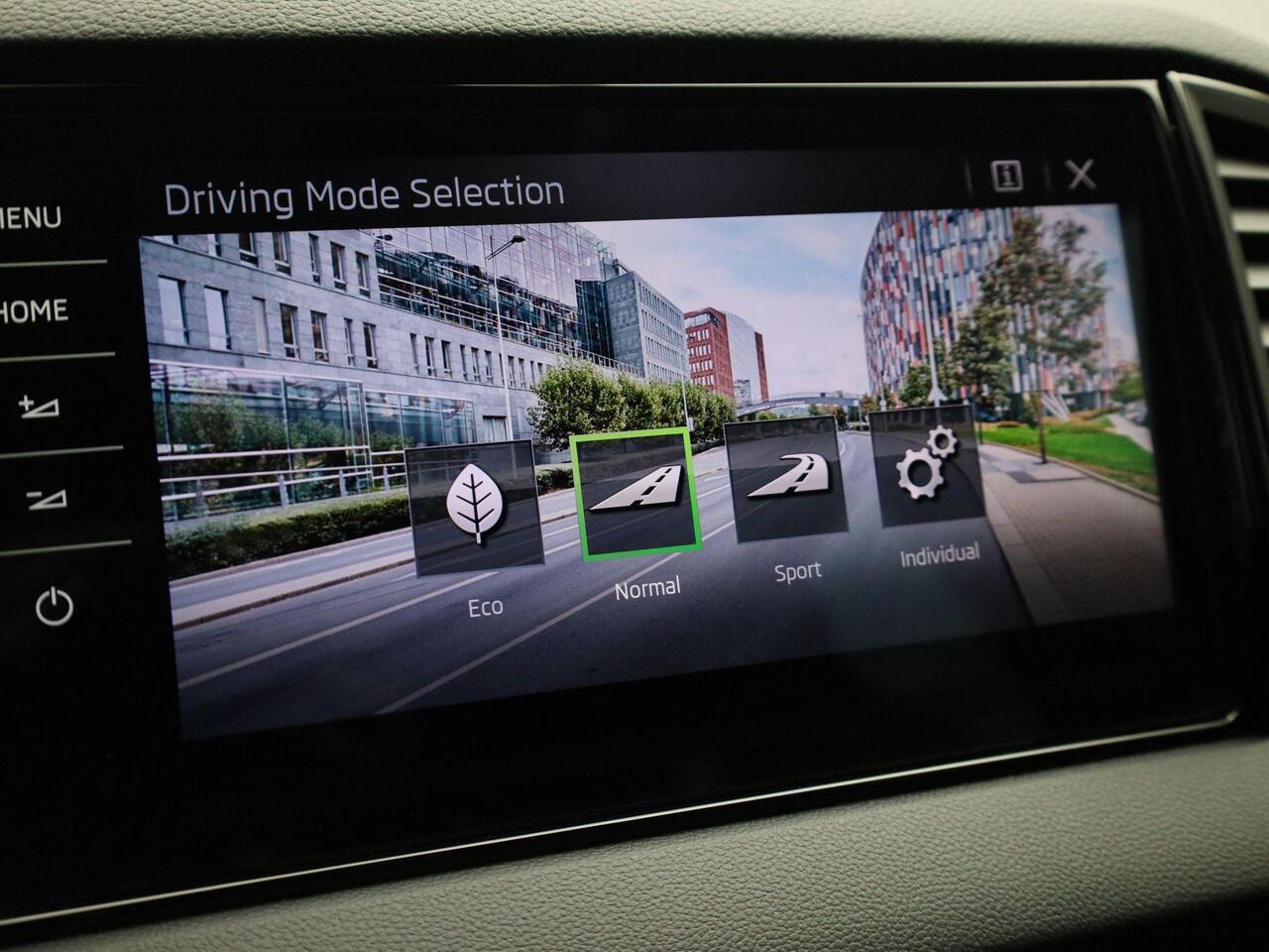 Skoda Karoq 1.5TSI/150PK ACT Sportline DSG · Navigatie · Trekhaak · Apple/Android Car Play · Camera · Garantie tot maart 2029 of 60000km.