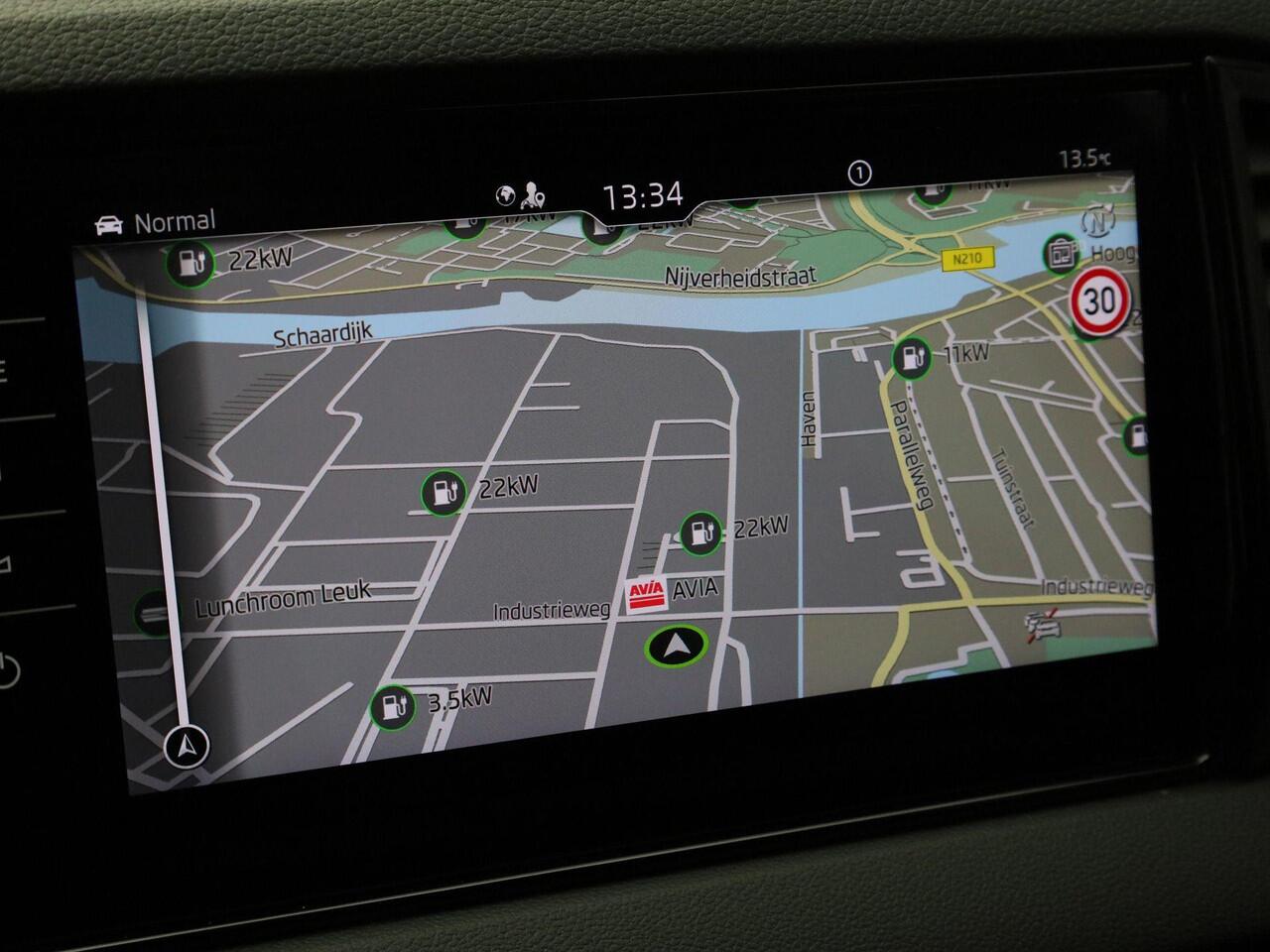 Skoda Karoq 1.5TSI/150PK ACT Sportline DSG · Navigatie · Trekhaak · Apple/Android Car Play · Camera · Einde garantie 11-03-2029 of 60000km.