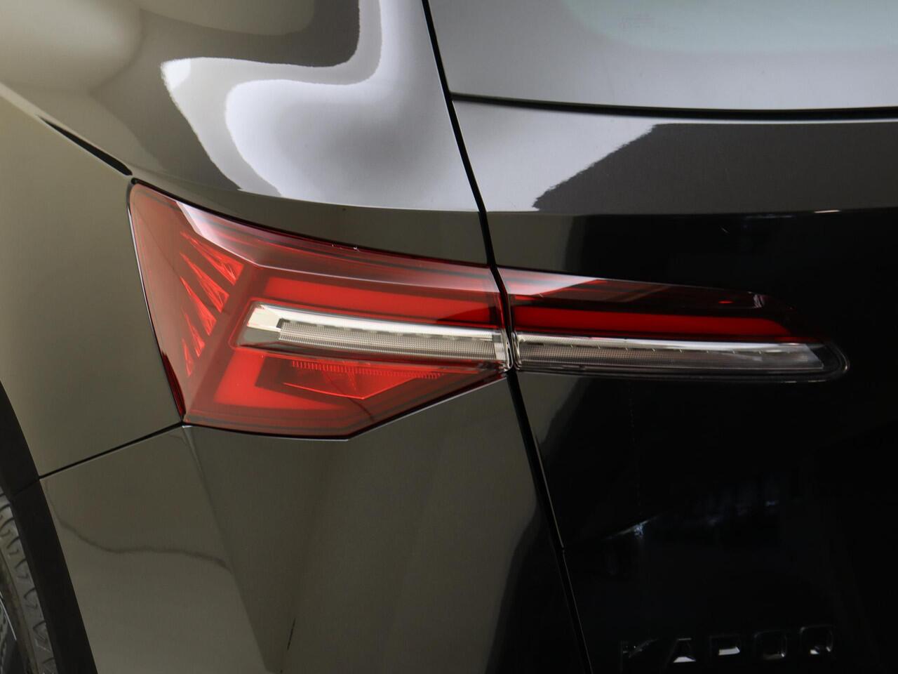 Skoda Karoq 1.5 TSI ACT Sportline Business | Trekhaak | Achteruitrijcamera | Keyless | Adaptieve cruise control | CarPlay | Digital cockpit | Navigatie |