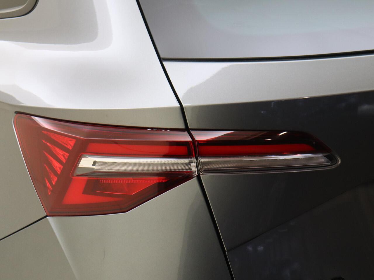 Skoda Karoq 1.5 TSI ACT Sportline Business | Trekhaak | Achteruitrijcamera | Keyless | Adaptieve cruise control | CarPlay | Digital cockpit | Navigatie |