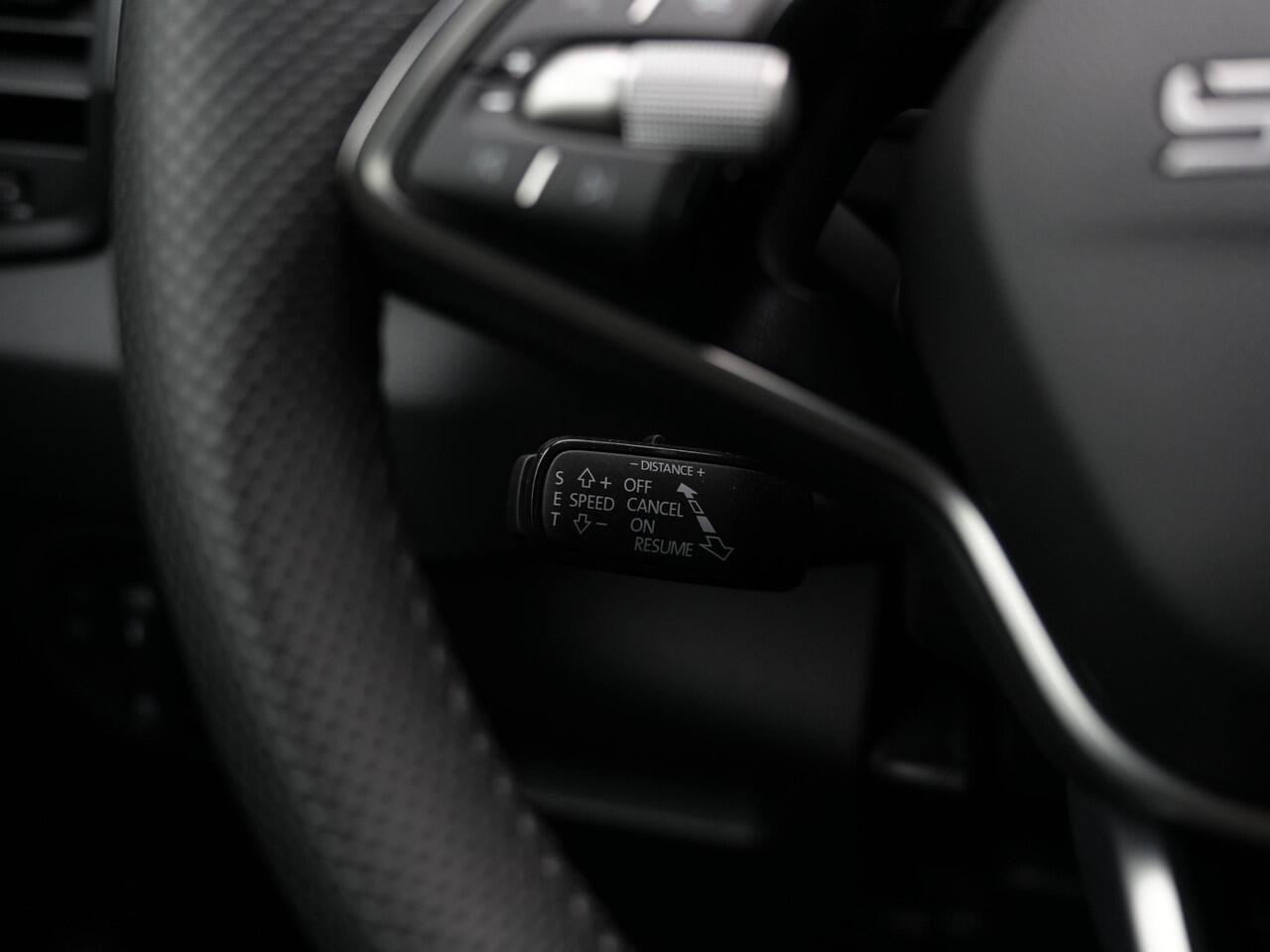 Skoda Karoq 1.5 TSI ACT 150 pk DSG Sportline Business | Matrix LED | Stuur-/stoelverwarming | Achteruitrijcamera | Navigatie