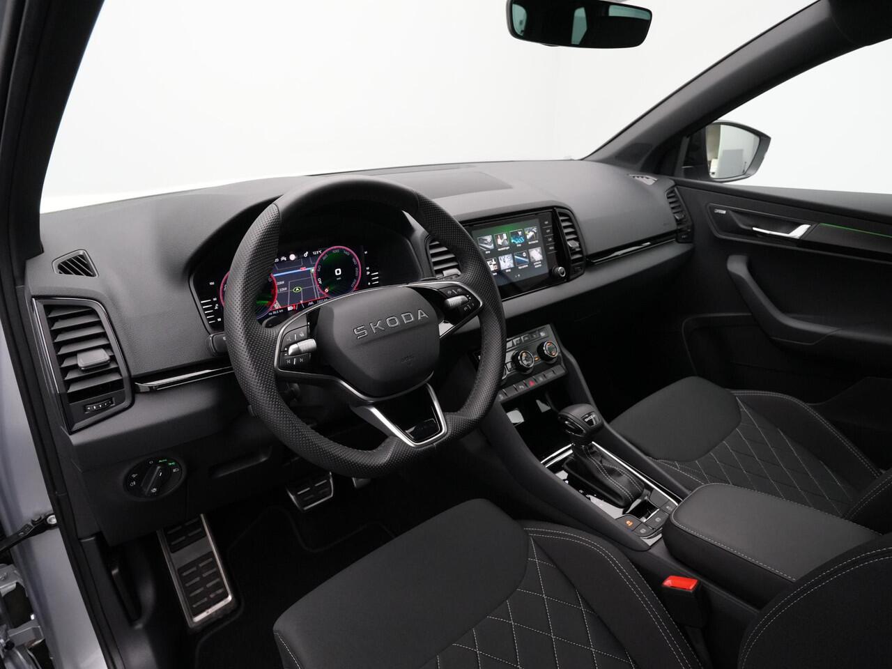 Skoda Karoq 1.5 TSI ACT 150 pk DSG Sportline Business | Matrix LED | Stuur-/stoelverwarming | Achteruitrijcamera | Navigatie