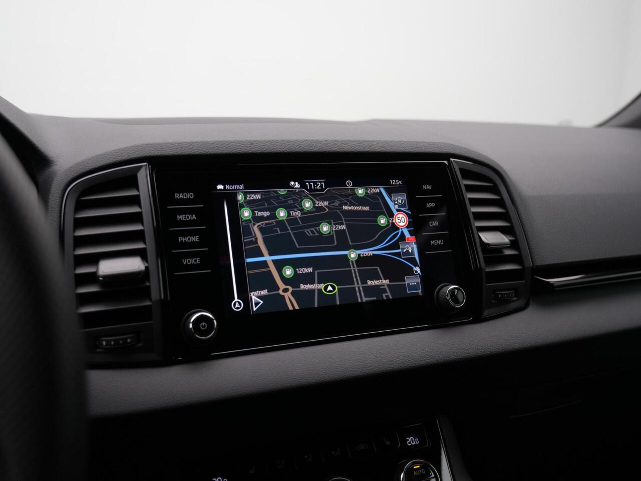 Skoda Karoq 1.5 TSI ACT 150 pk DSG Sportline Business | Matrix LED | Stuur-/stoelverwarming | Achteruitrijcamera | Navigatie