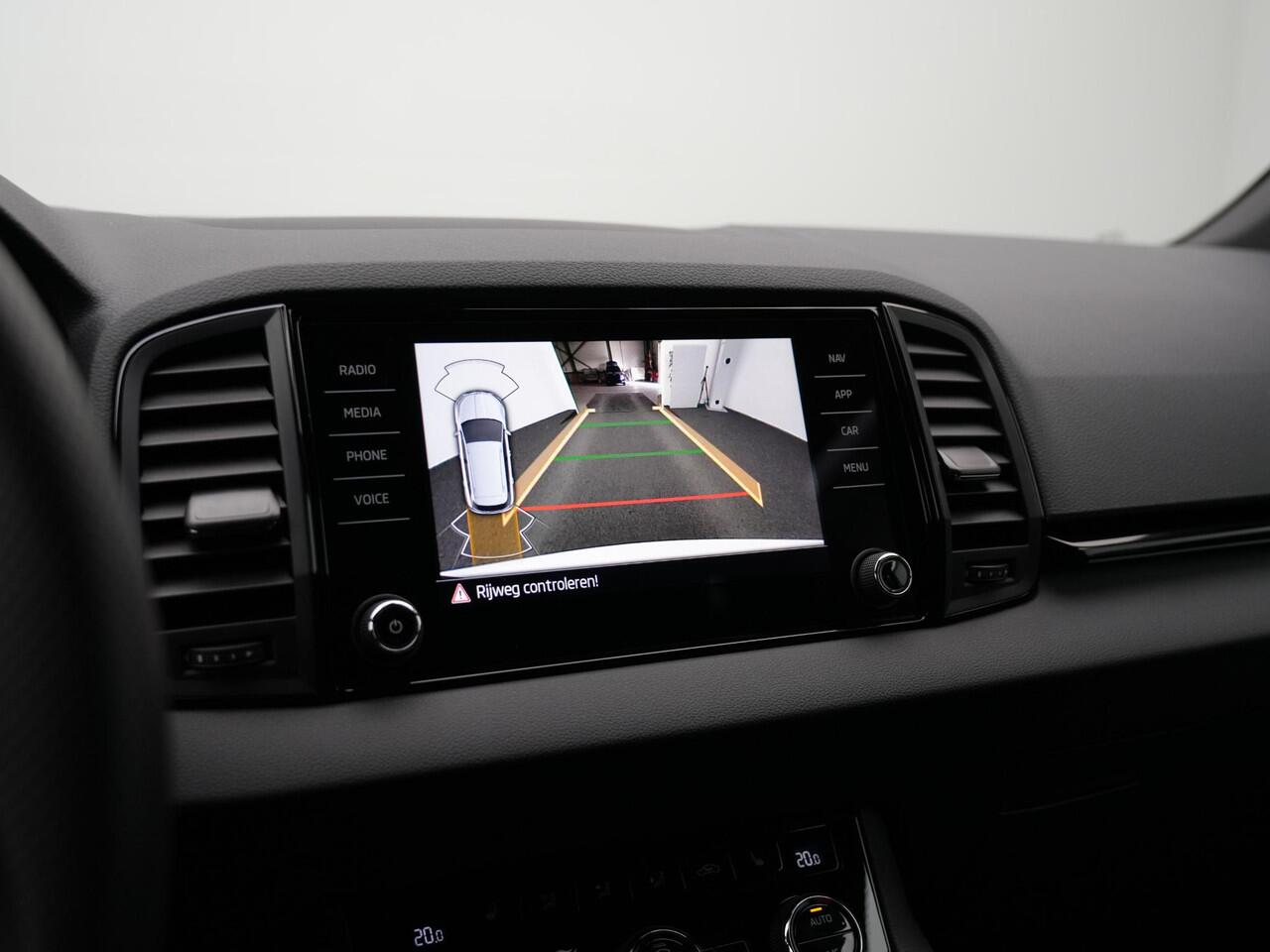 Skoda Karoq 1.5 TSI ACT 150 pk DSG Sportline Business | Matrix LED | Stuur-/stoelverwarming | Achteruitrijcamera | Navigatie