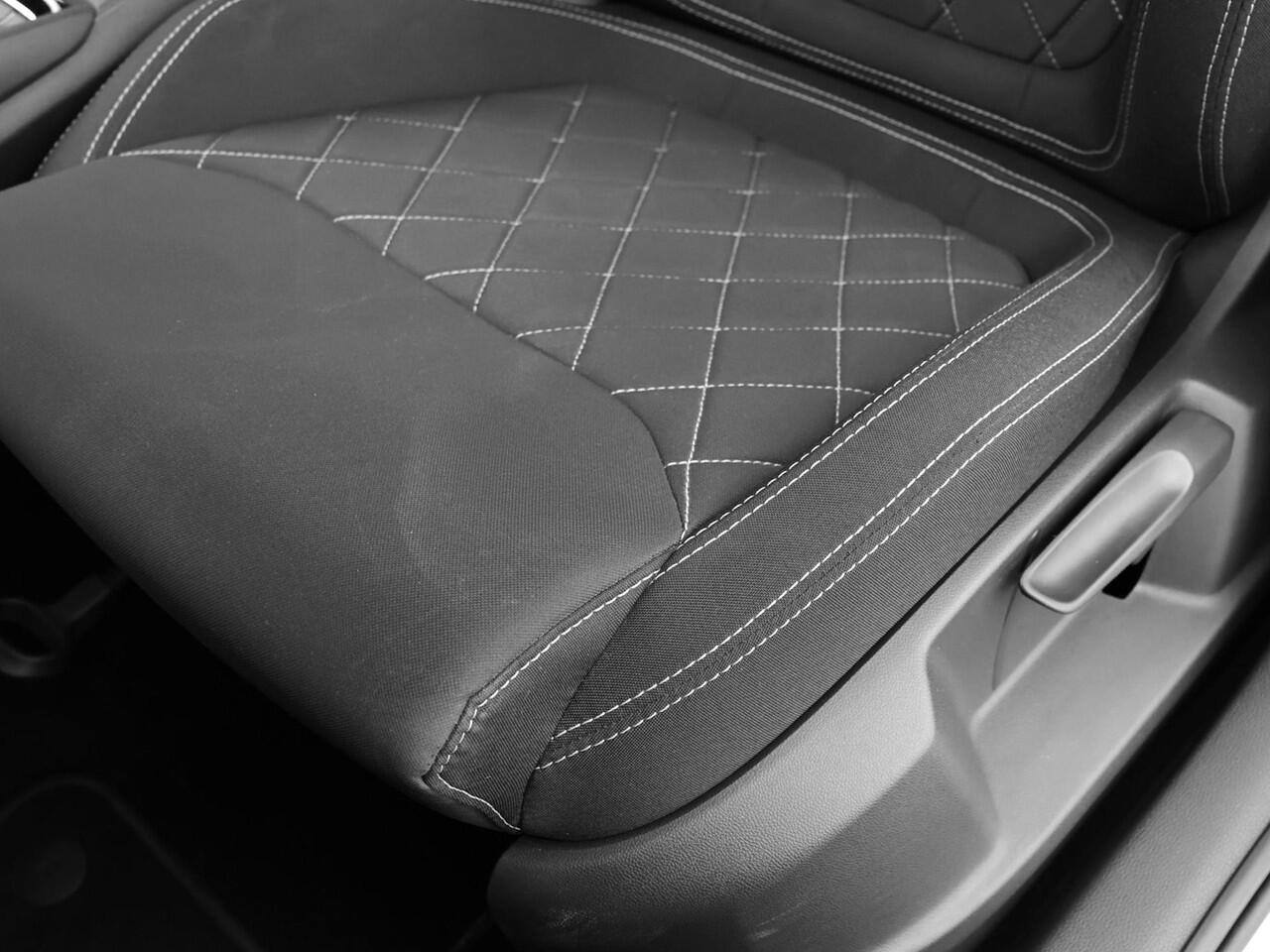 Skoda Karoq 1.5TSI/150PK DSG ACT Sportline · Camera · Elek. Trekhaak · Elek. Achterklep · Apple/Android Car Play · Navigatie · 18'' Inch · Garantie t/m 27-02-2029 of 60.000km