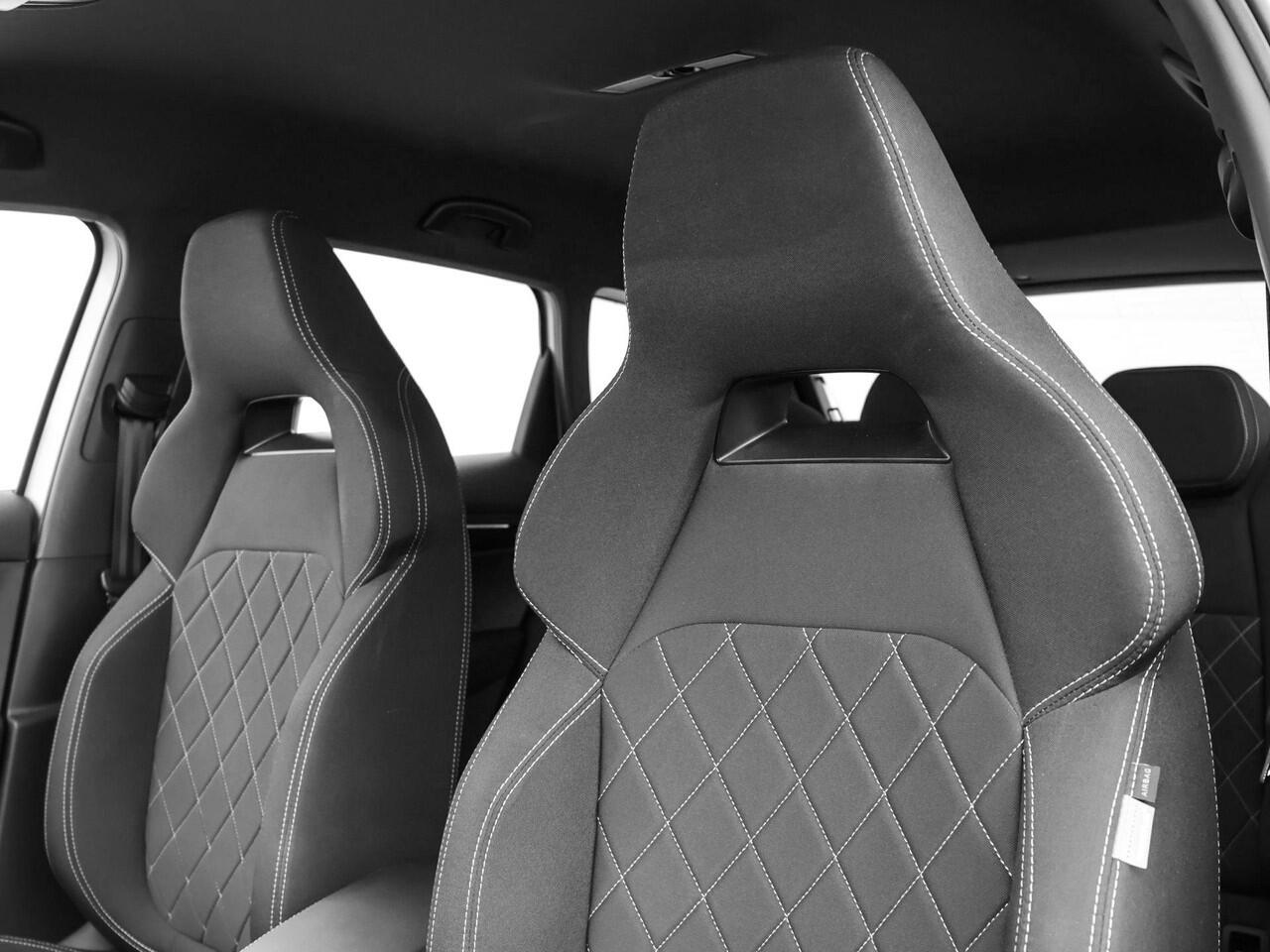 Skoda Karoq 1.5TSI/150PK DSG ACT Sportline · Camera · Elek. Trekhaak · Elek. Achterklep · Apple/Android Car Play · Navigatie · 18'' Inch · Garantie t/m 27-02-2029 of 60.000km