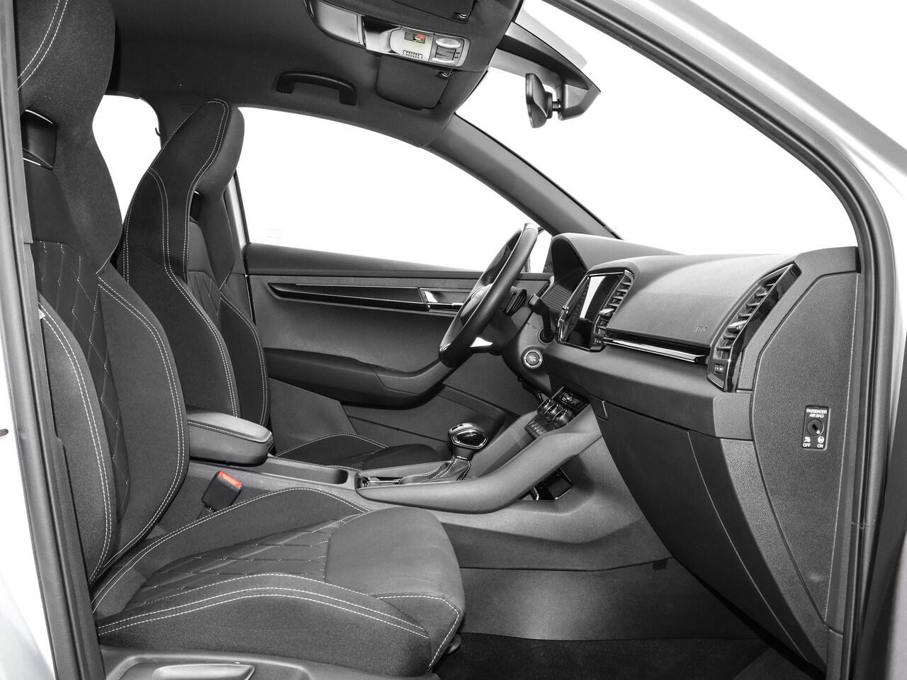 Skoda Karoq 1.5TSI/150PK DSG ACT Sportline · Camera · Elek. Trekhaak · Elek. Achterklep · Apple/Android Car Play · Navigatie · 18'' Inch · Garantie t/m 27-02-2029 of 60.000km