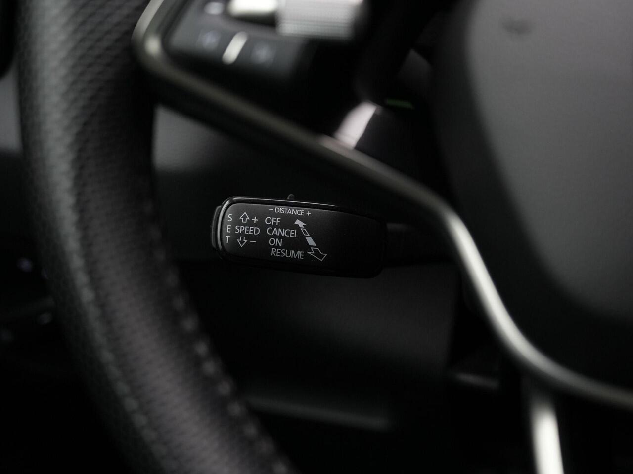 Skoda Karoq 1.5 TSI ACT 150 pk DSG Sportline | Panoramadak | Leder | Geheugenstoelen | Adaptief onderstel | Matrix LED | Stuur-/achterbankverwarming | Achteruitrijcamera