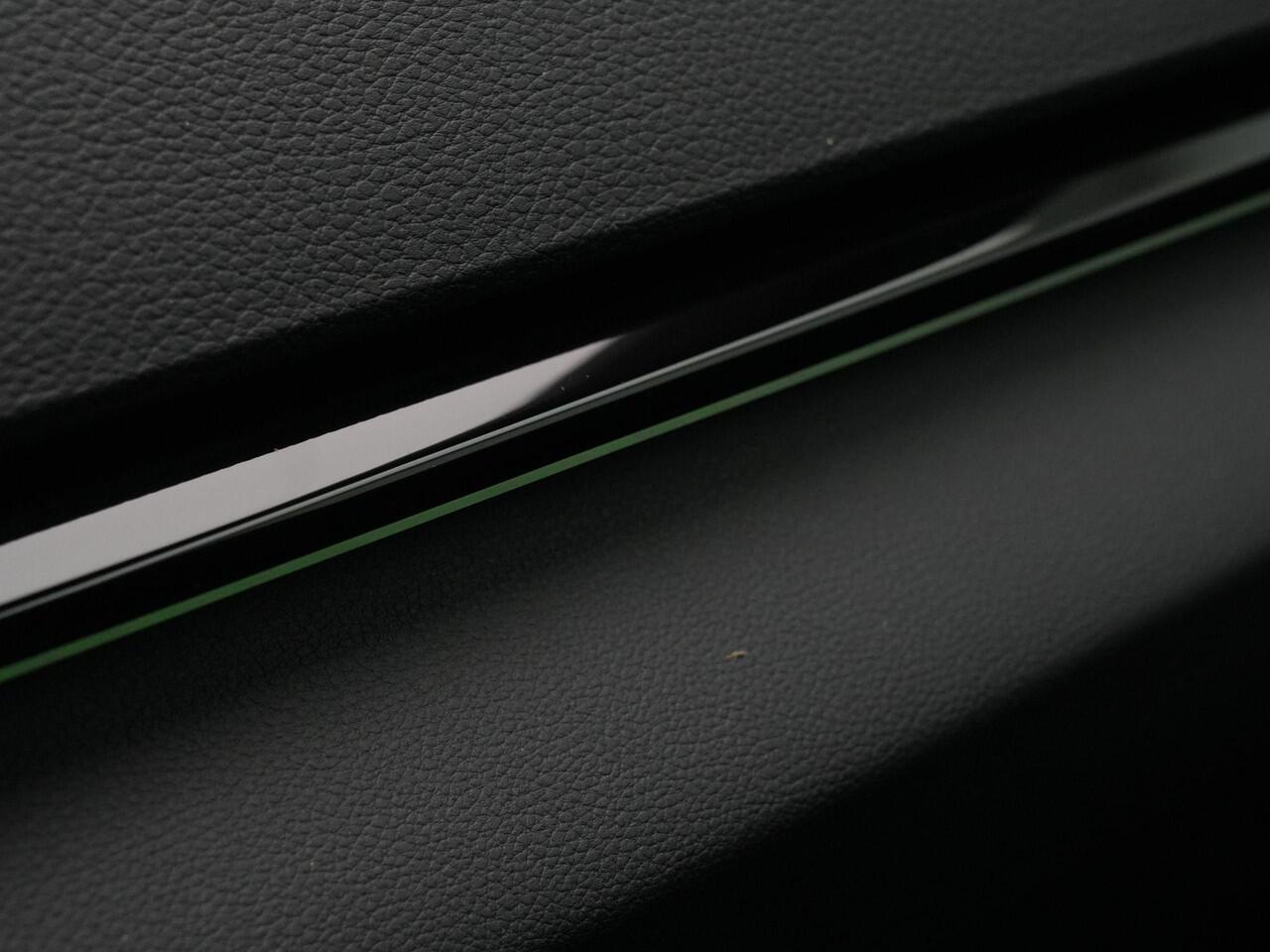 Skoda Karoq 1.5 TSI ACT 150 pk DSG Sportline | Panoramadak | Leder | Geheugenstoelen | Adaptief onderstel | Matrix LED | Stuur-/achterbankverwarming | Achteruitrijcamera