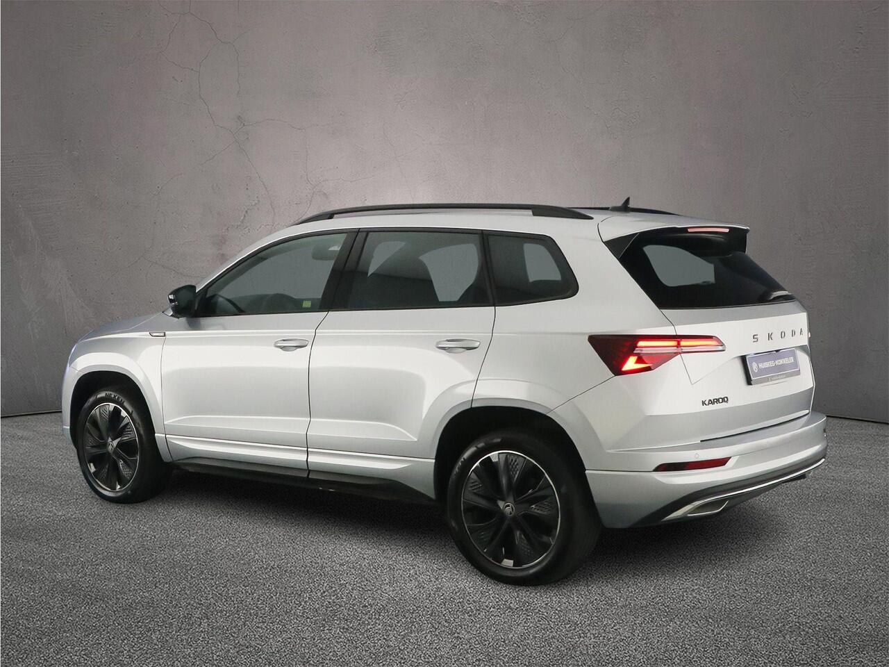 Skoda Karoq Sportline Business 1.5 TSI 150pk DSG Automaat Trekhaak, Adaptive cruise control, Achteruitrijcamera, Elektrische achterklep, LED matrix koplampen