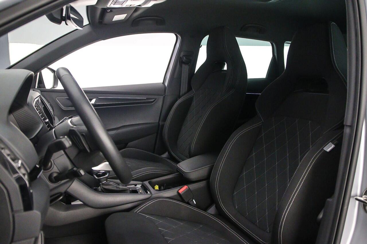 Skoda Karoq Sportline Business 1.5 TSI 150pk DSG Automaat Trekhaak, Adaptive cruise control, Achteruitrijcamera, Elektrische achterklep, LED matrix koplampen