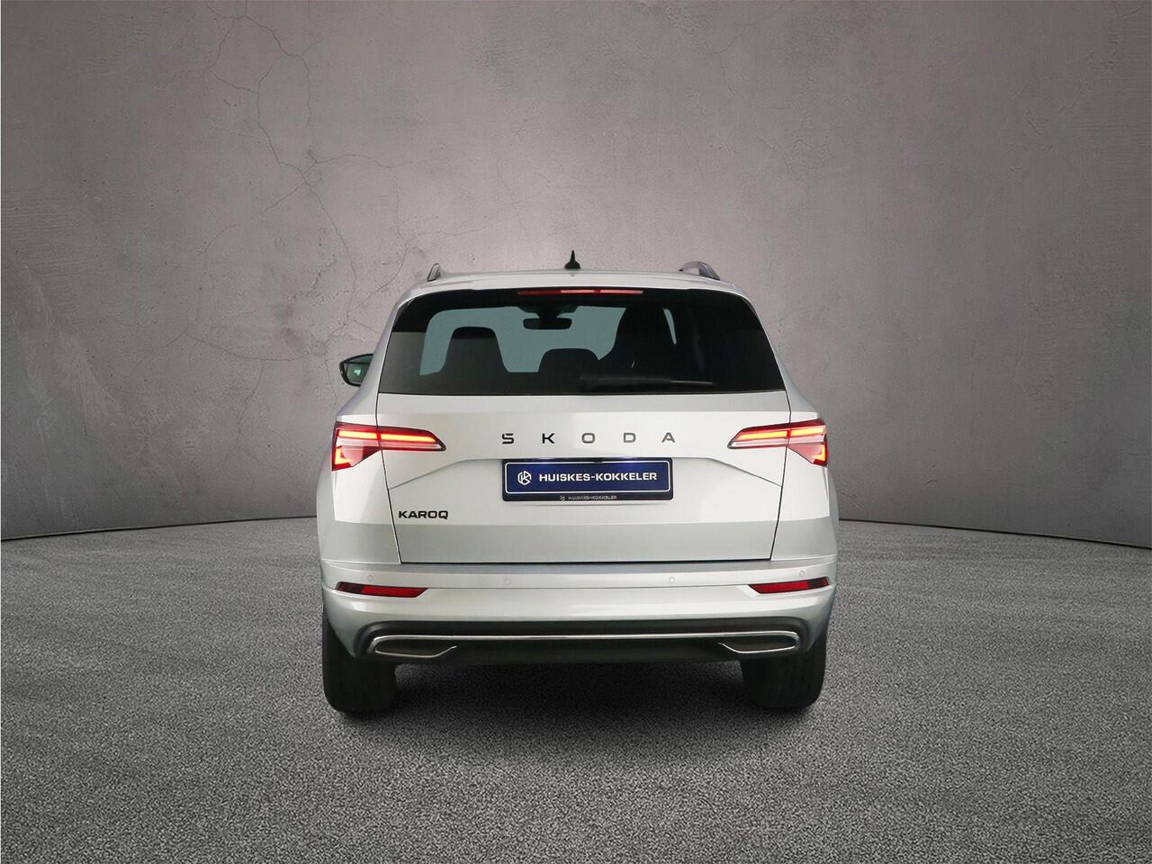 Skoda Karoq Sportline Business 1.5 TSI 150pk DSG Automaat Trekhaak, Adaptive cruise control, Achteruitrijcamera, Elektrische achterklep, LED matrix koplampen