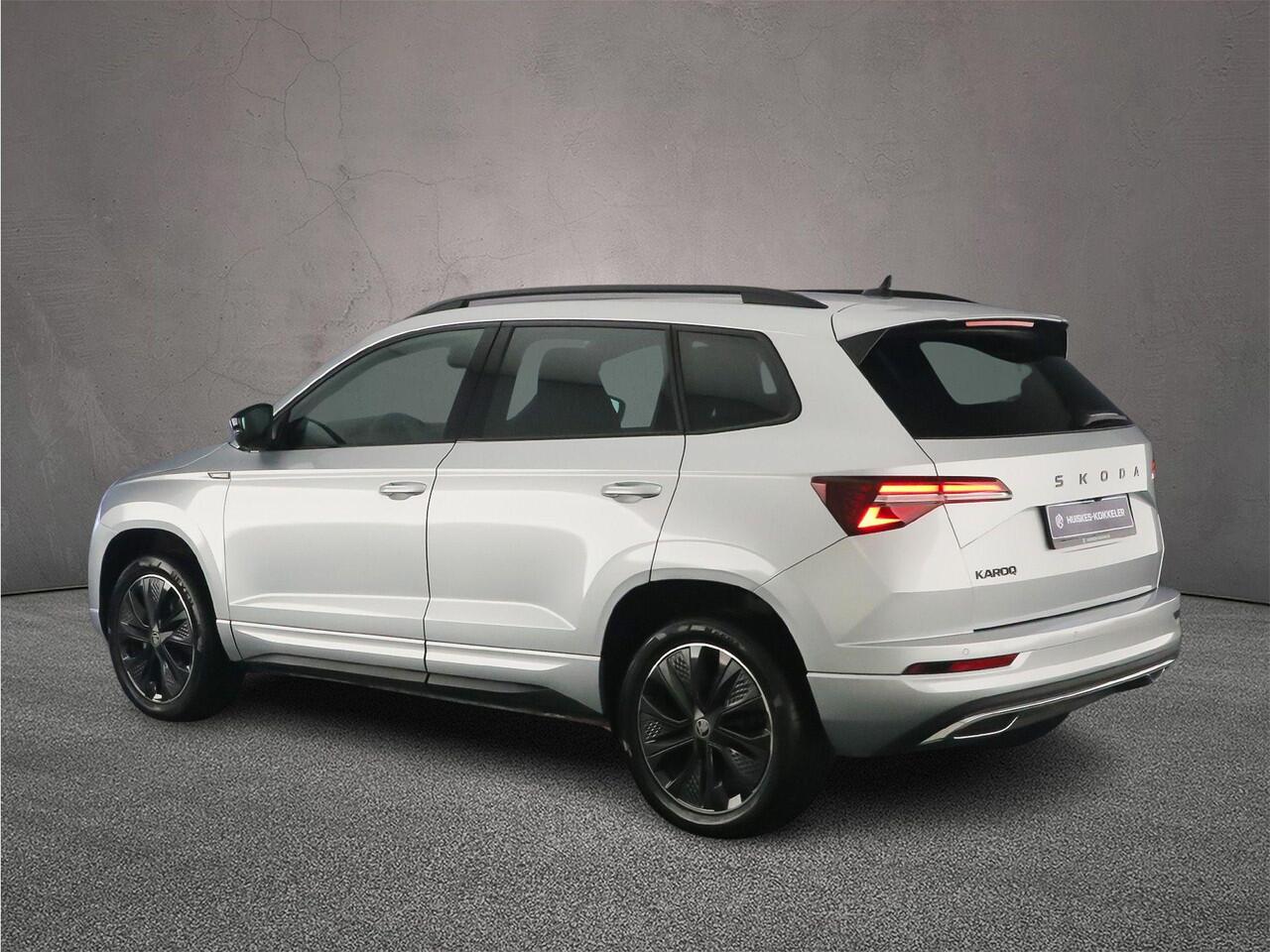 Skoda Karoq Sportline Business 1.5 TSI 150pk DSG Automaat Trekhaak, Adaptive cruise control, Achteruitrijcamera, Elektrische achterklep, Navigatie, LED matrix koplampen