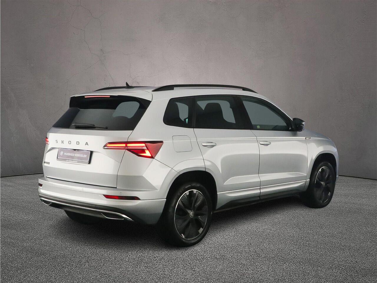 Skoda Karoq Sportline Business 1.5 TSI 150pk DSG Automaat Trekhaak, Adaptive cruise control, Achteruitrijcamera, Elektrische achterklep, Navigatie, LED matrix koplampen