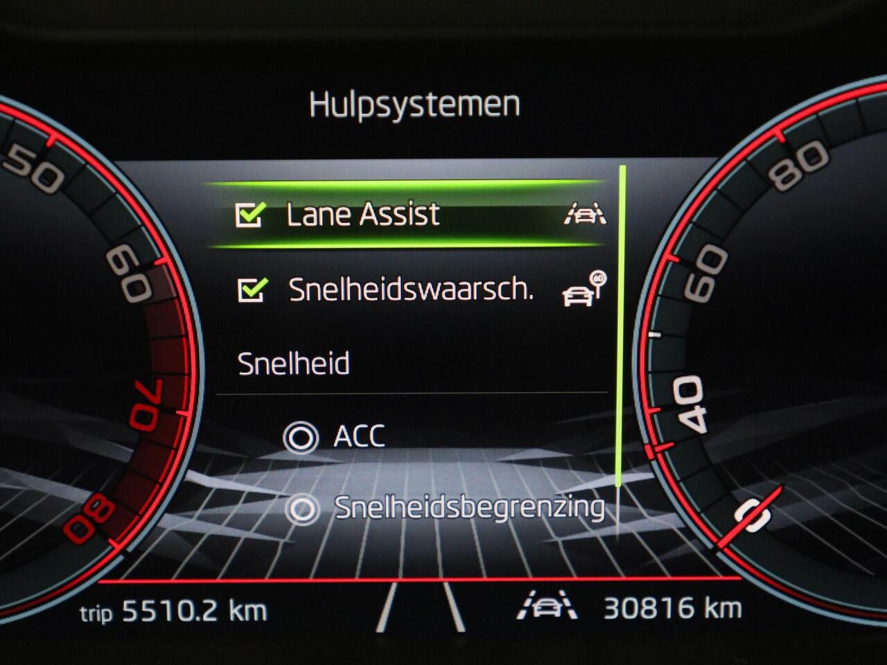 Skoda Karoq 1.5TSI/150PK ACT Sportline DSG · Navigatie · Trekhaak · Apple/Android Car Play · Camera · Einde garantie 11-03-2029 of 60000km.