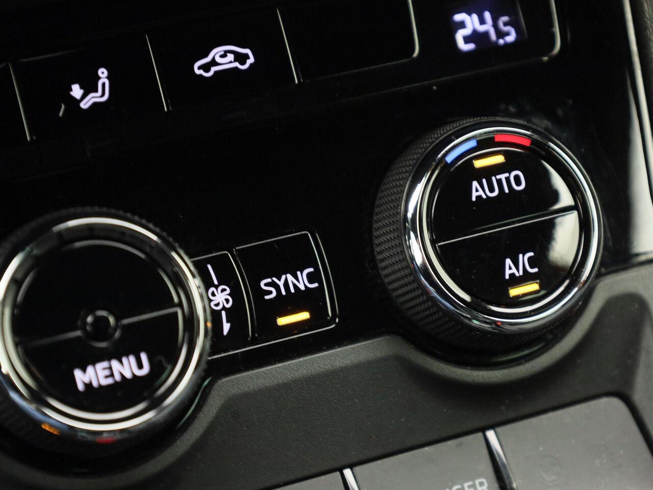 Skoda Karoq 1.5TSI/150PK ACT Sportline DSG · Navigatie · Trekhaak · Apple/Android Car Play · Camera · Einde garantie 11-03-2029 of 60000km.