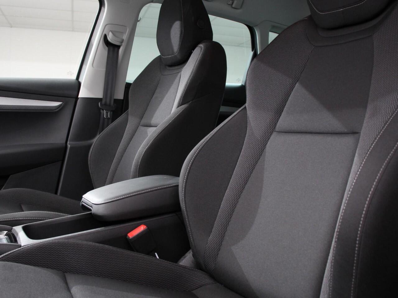 Skoda Karoq 1.5 TSI 150pk DSG ACT Selection | Navigatie | Apple Carplay/Android Auto | Camera | Parkeer sensoren | Adaptive Cruise Control | Lichtmetalen Velgen | Digitale Cockpit