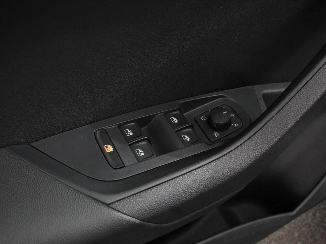 Skoda Karoq 1.5 TSI 150pk DSG ACT Selection | Navigatie | Apple Carplay/Android Auto | Camera | Parkeer sensoren | Adaptive Cruise Control | Lichtmetalen Velgen | Digitale Cockpit