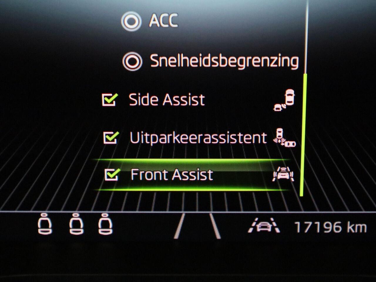Skoda Karoq 1.0TSI/115PK Selection · Navigatie · Apple/Android Car Play · Camera + Parkeersensoren · Garantie t/m 27-03-2027