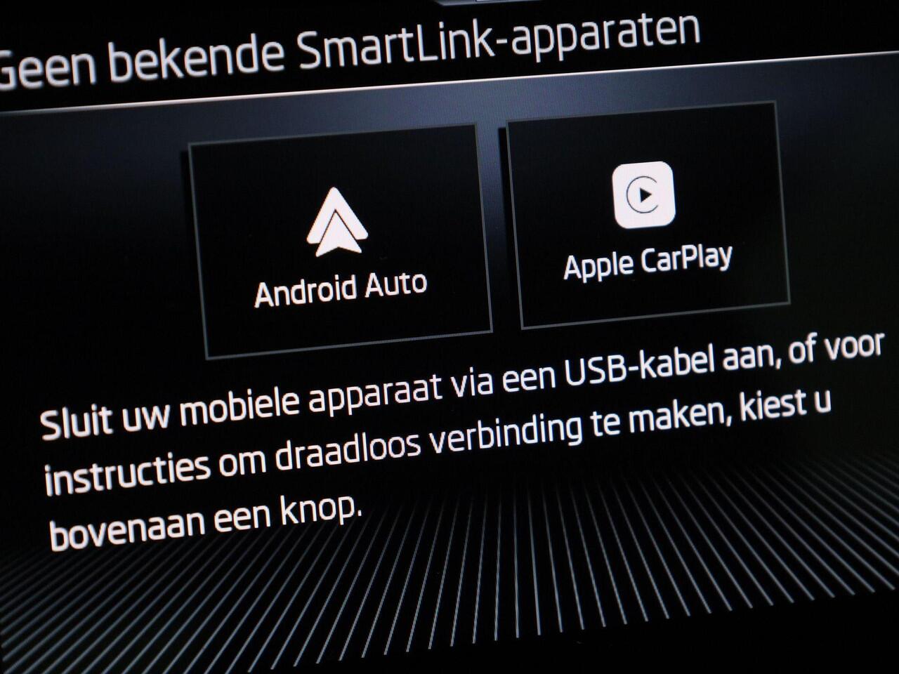 Skoda Karoq 1.0TSI/115PK Selection · Navigatie · Apple/Android Car Play · Camera + Parkeersensoren · Garantie t/m 27-03-2027