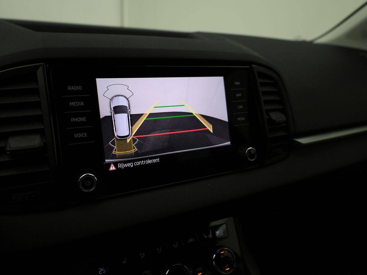Skoda Karoq 1.0TSI/115PK Selection · Navigatie · Apple/Android Car Play · Camera + Parkeersensoren · Garantie t/m 27-03-2027