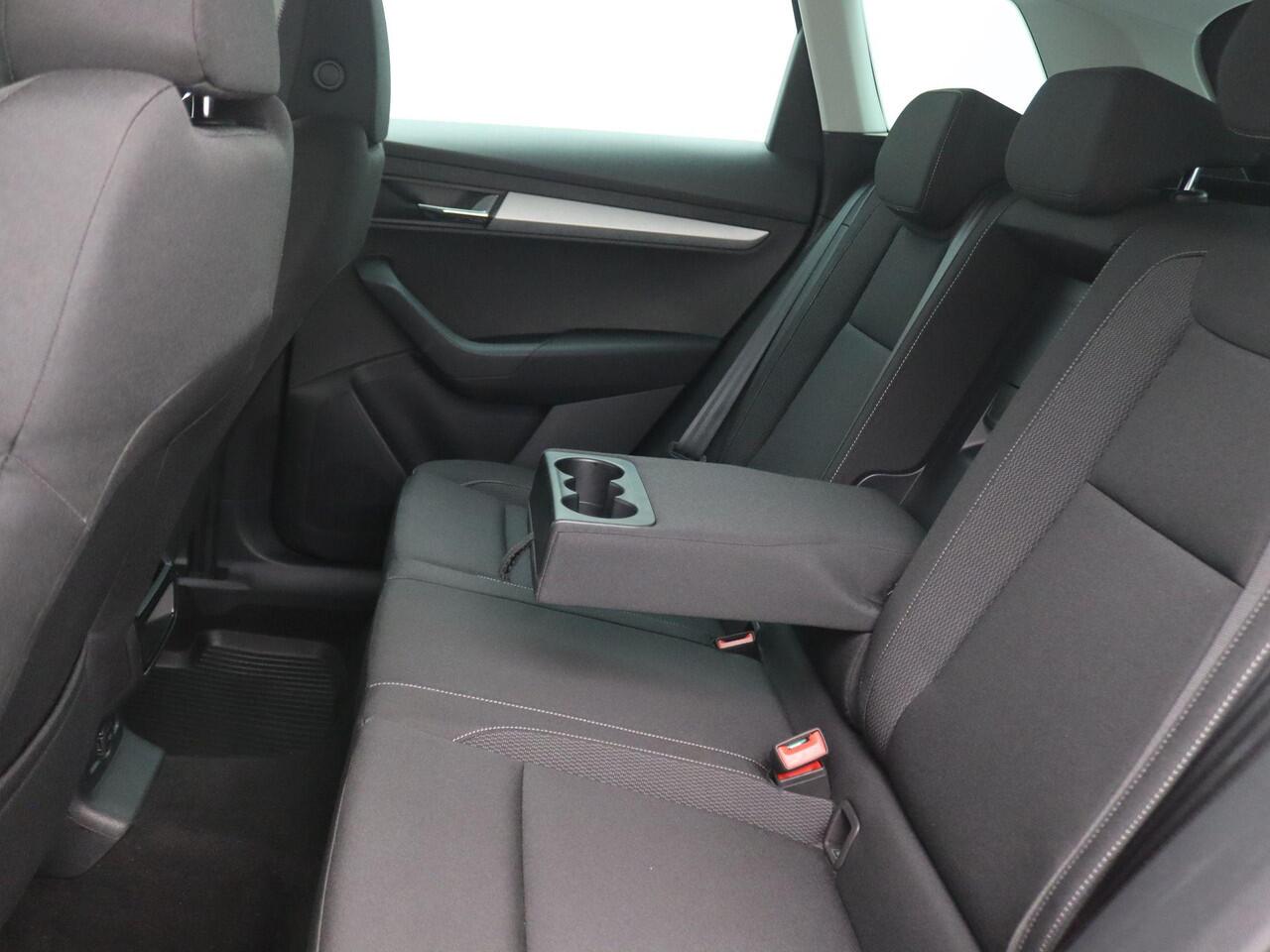 Skoda Karoq 1.5 TSI ACT Business Edition 150PK DSG Achteruitrijcamera, Navi via Apple Carplay/Android Auto, Keyless, Stoel-Stuurverwarming, Clima, 17" LM Velgen