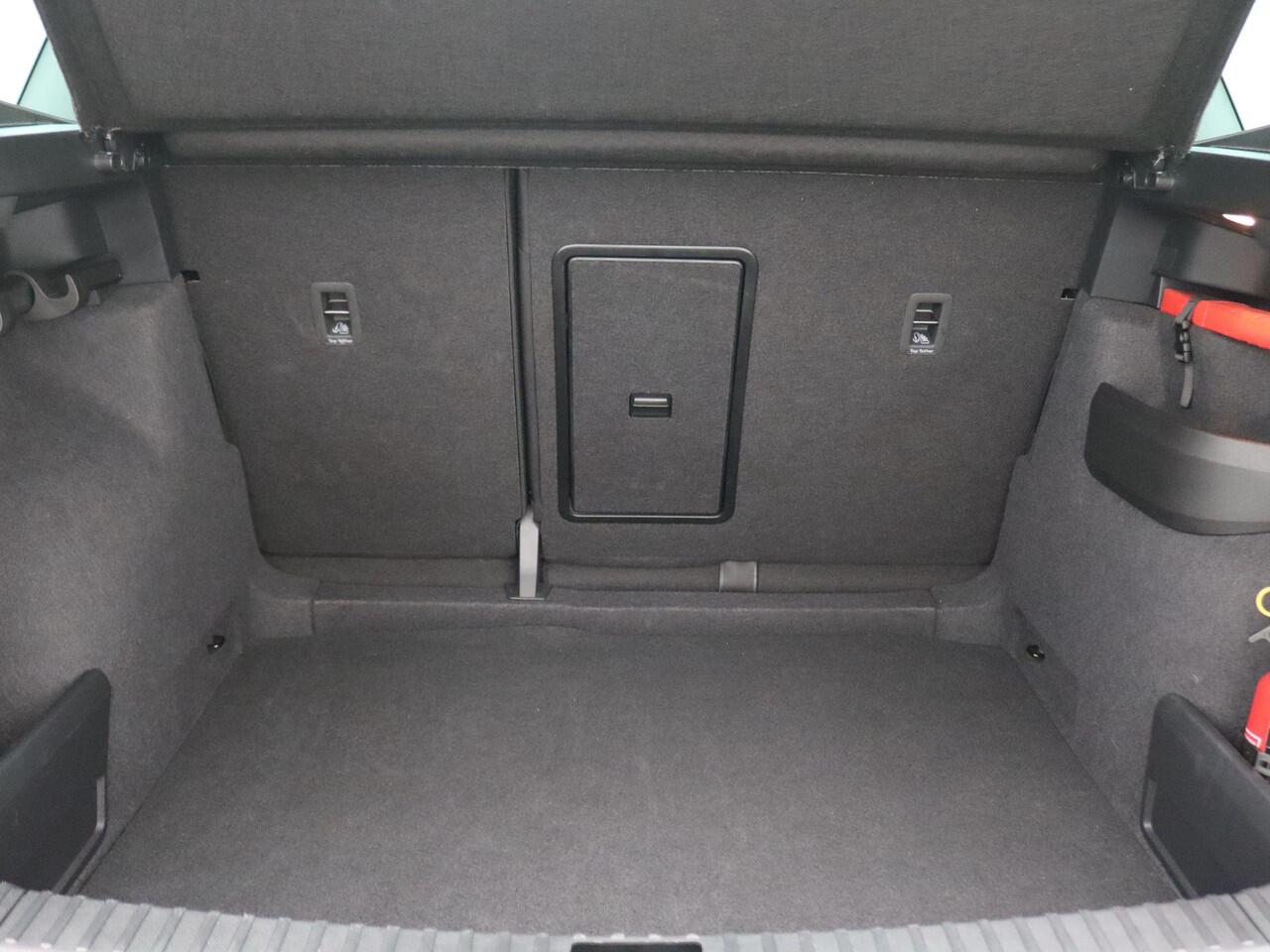 Skoda Karoq 1.5 TSI ACT Business Edition 150PK DSG Achteruitrijcamera, Navi via Apple Carplay/Android Auto, Keyless, Stoel-Stuurverwarming, Clima, 17" LM Velgen