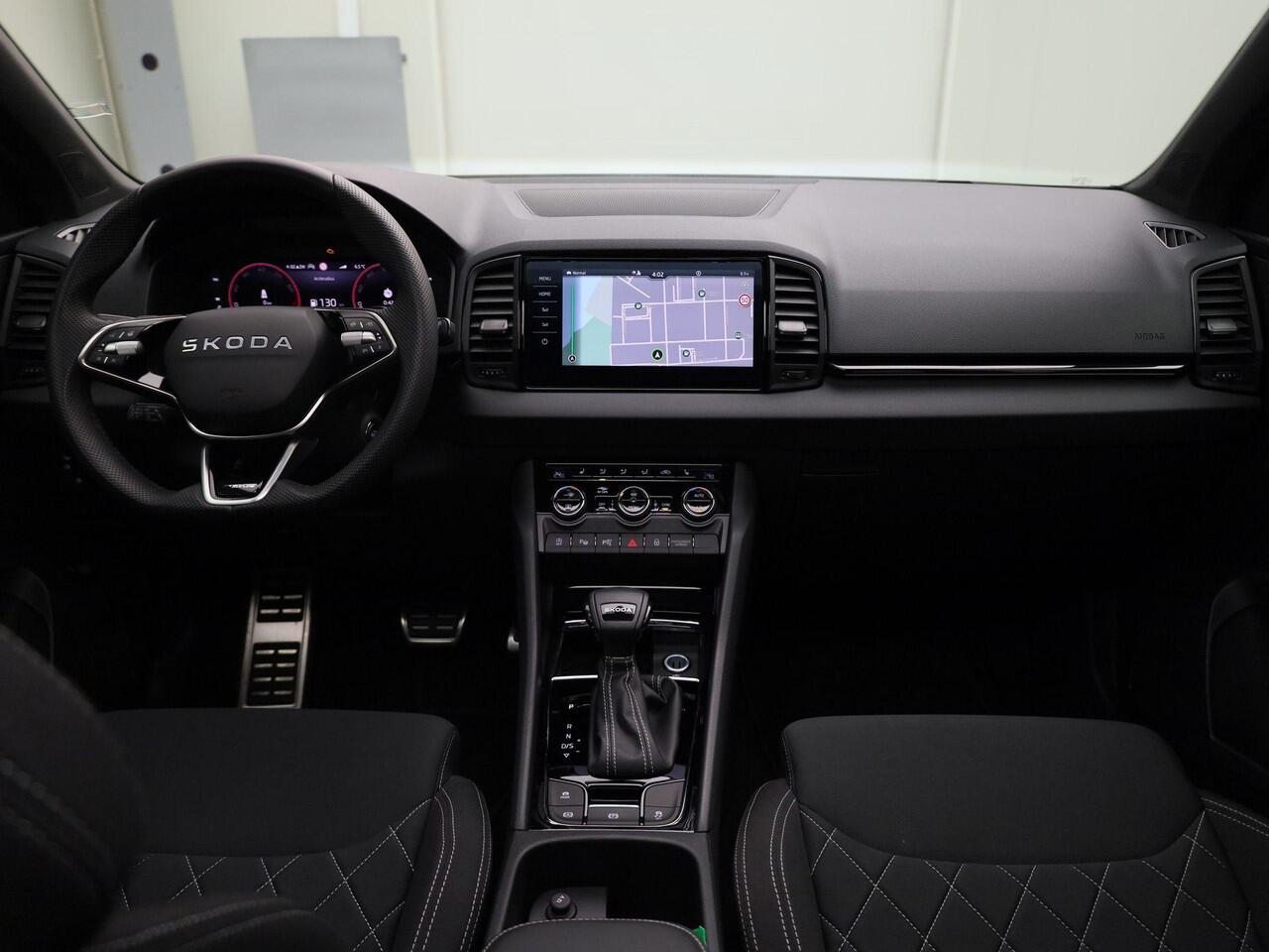 Skoda Karoq 1.5TSI/150PK ACT Sportline DSG · Panoramadak · 360°Camera + Parkeersensoren · Navigatie · Garantie t/m 27-02-2030 of 100000km