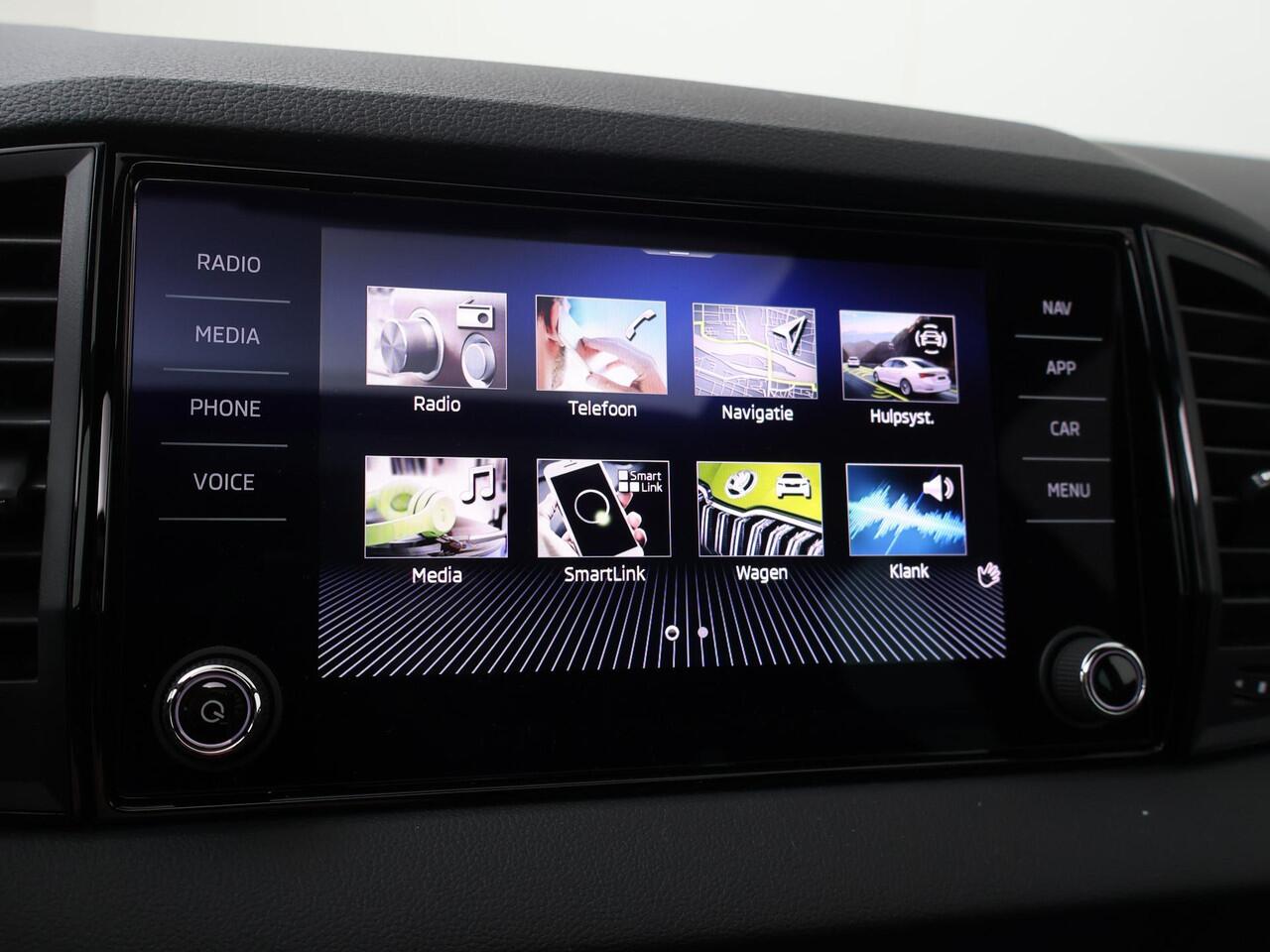 Skoda Karoq 1.5 TSI 150 PK Sportline Business DSG | Automaat | Navigatie | Panoramadak | Skoda Sound | 19" Lichtmetalen velgen |