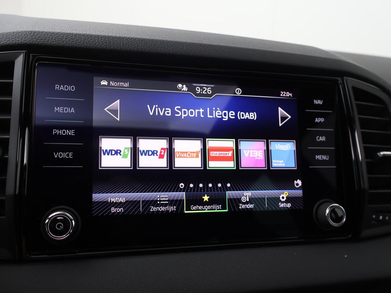 Skoda Karoq 1.5 TSI 150 PK Sportline Business DSG | Automaat | Navigatie | Panoramadak | Skoda Sound | 19" Lichtmetalen velgen |
