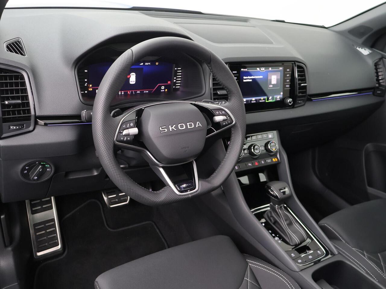 Skoda Karoq 1.5 TSI 150 PK Sportline Business DSG | Automaat | Navigatie | Panoramadak | Skoda Sound | 19" Lichtmetalen velgen |