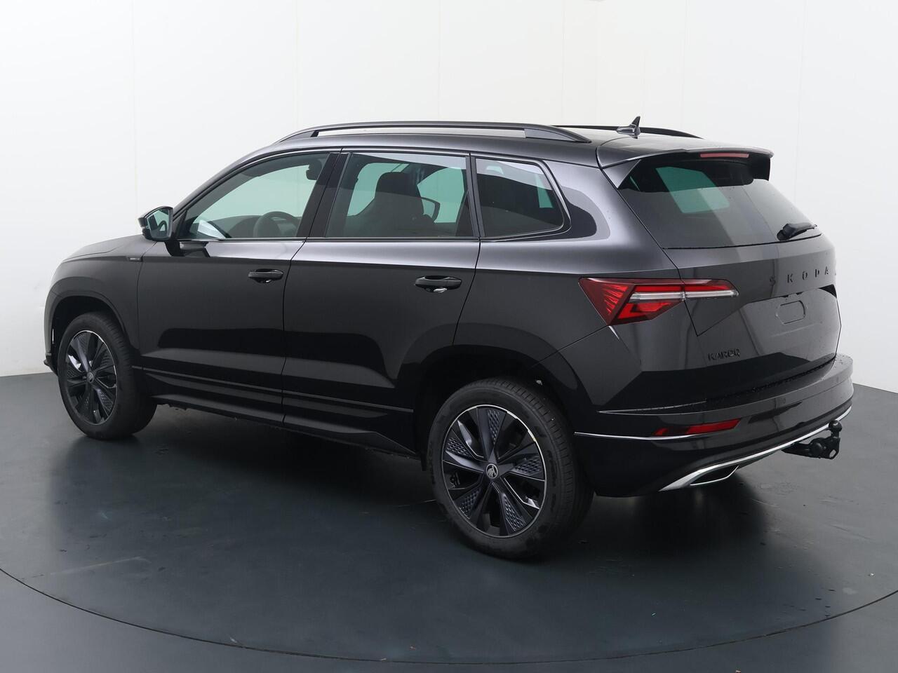 Skoda Karoq Sportline Business 1.5 TSI 150 PK DSG | Automaat | Trekhaak | Sportline lounge interieur | Elektrische achterklep |