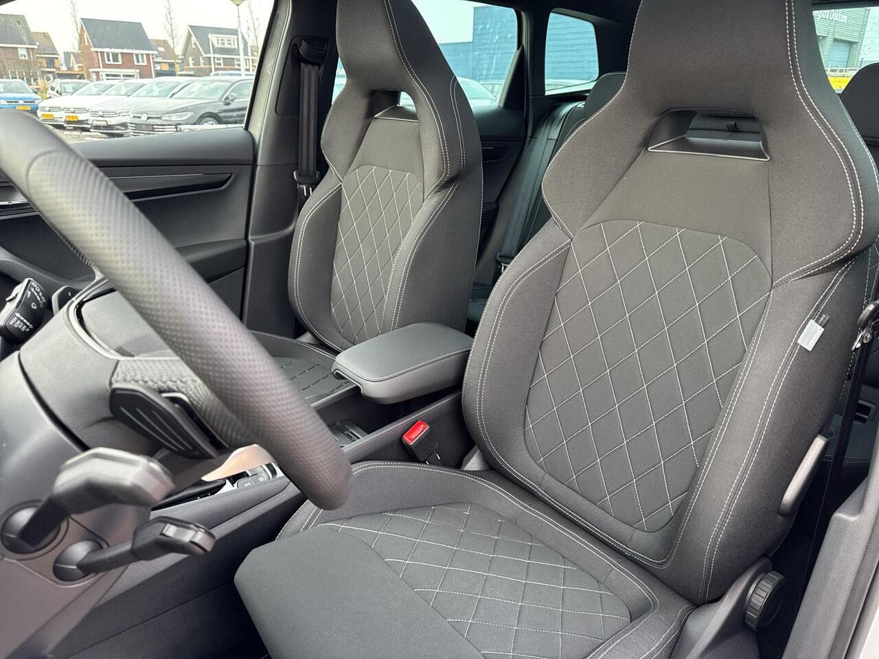 Skoda Karoq 1.5 TSI ACT Sportline Business | Pano | Trekhaak | Elec. klep | A.cam |