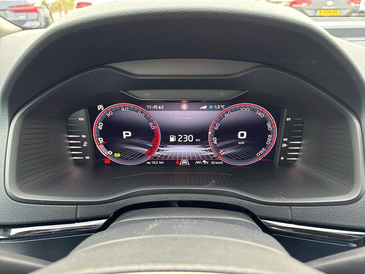 Skoda Karoq 1.5 TSI ACT Sportline Business | Pano | Trekhaak | Elec. klep | A.cam |