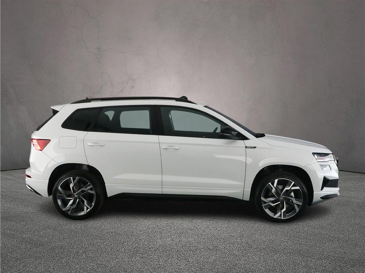 Skoda Karoq Sportline Business 1.5 TSI 150pk DSG Automaat Trekhaak, Panoramadak, CANTON audio, Adaptive cruise control, Elektrische achterklep, LED matrix koplampen