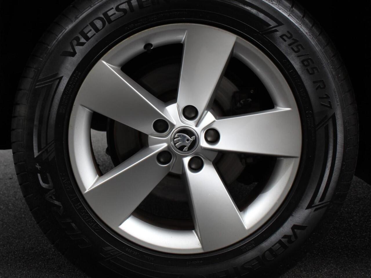 Skoda Kodiaq 1.5 TSI 150pk Automaat Ambition 7 persoons | Navigatie | Climate control | Cruise control | Camera | Lichtmetalen velgen | Parkeer sensoren | Stoelverwarming voor