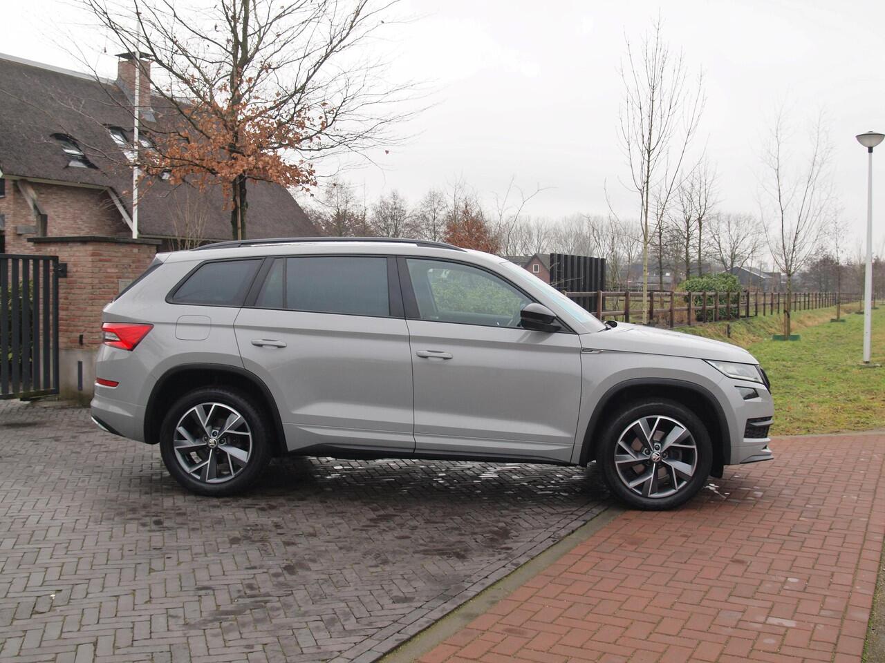 Skoda Kodiaq 1.5 TSI Sportline Business 7p. | DSG | 7 Persoons | Trekhaak | Camera | Sfeerverlichting |