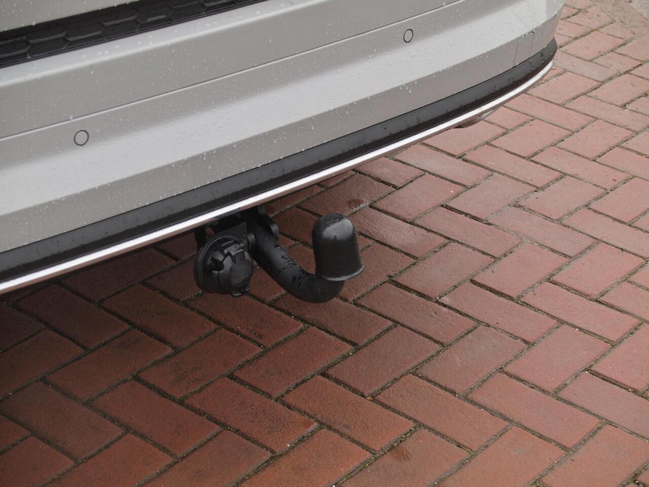 Skoda Kodiaq 1.5 TSI Sportline Business 7p. | DSG | 7 Persoons | Trekhaak | Camera | Sfeerverlichting |