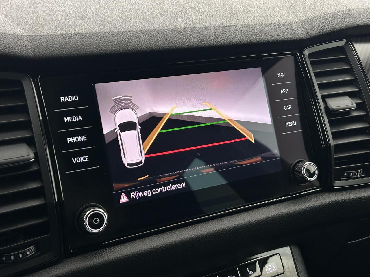 Skoda Kodiaq 1.5 TSI 150pk DSG Sportline Business Trekhaak Camera Keyless Canton Stoelverwarming Memory Virtual Cockpit Navigatie