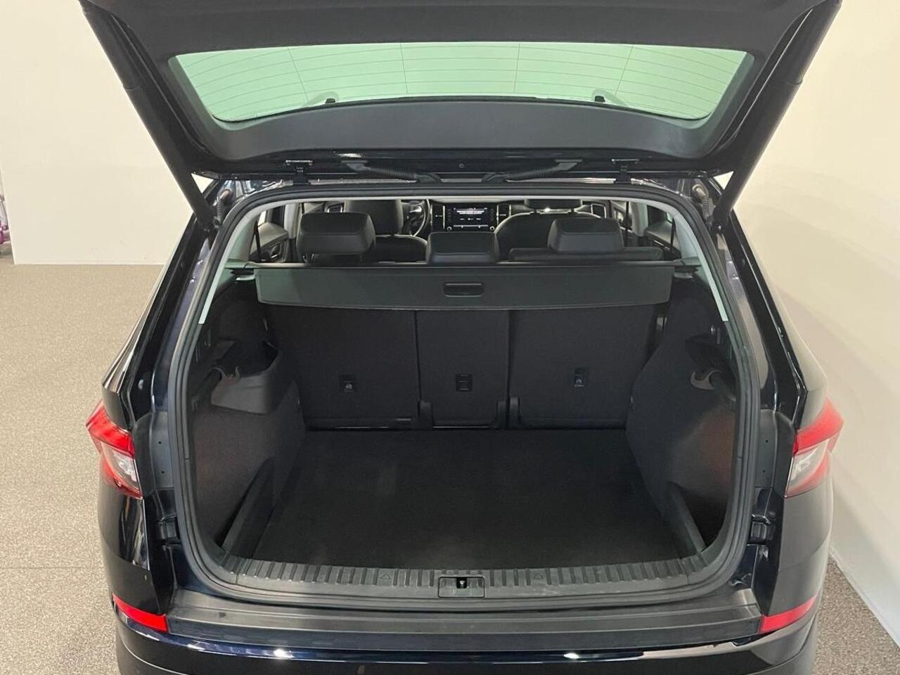 Skoda Kodiaq 1.5 TSI Sportline Business Airco ECC Navi Carplay 19" LM Velgen Leder/Alcantara PDC VA+ 360 Camera Stoelverwarming voor & achter