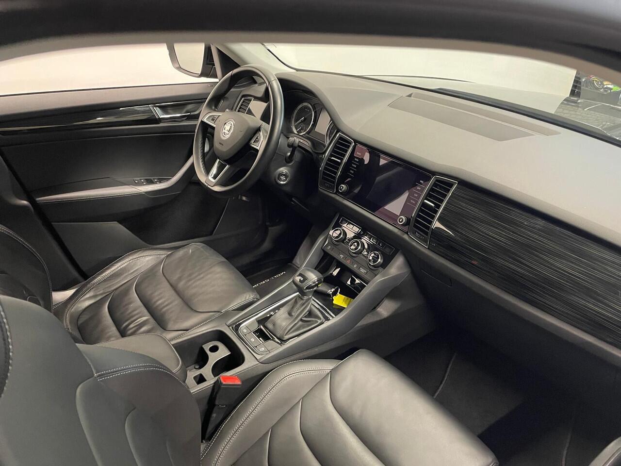 Skoda Kodiaq 1.5 TSI Sportline Business Airco ECC Navi Carplay 19" LM Velgen Leder/Alcantara PDC VA+ 360 Camera Stoelverwarming voor & achter